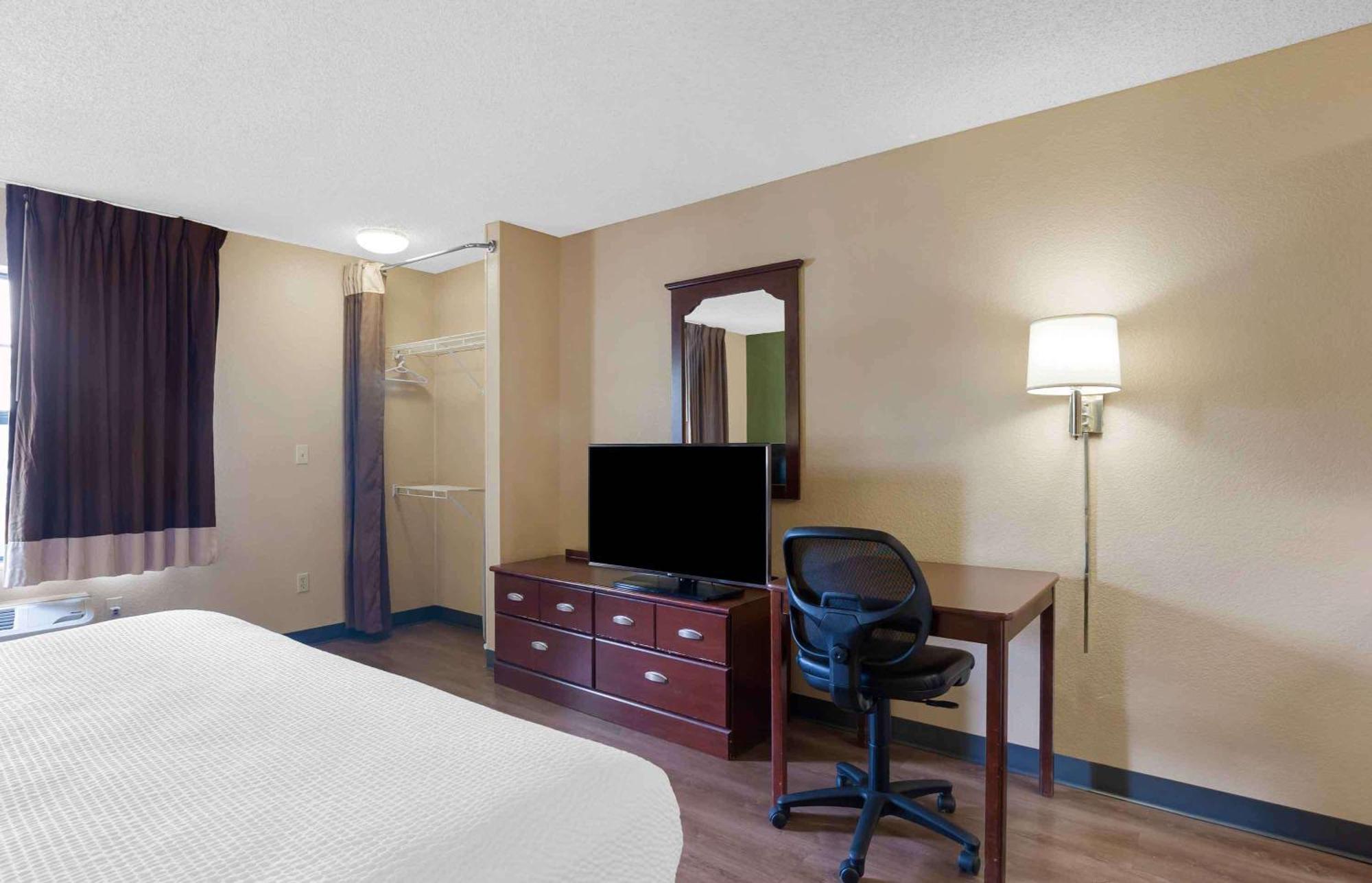 Extended America - Angeles - Long Airport Hotel 2*
